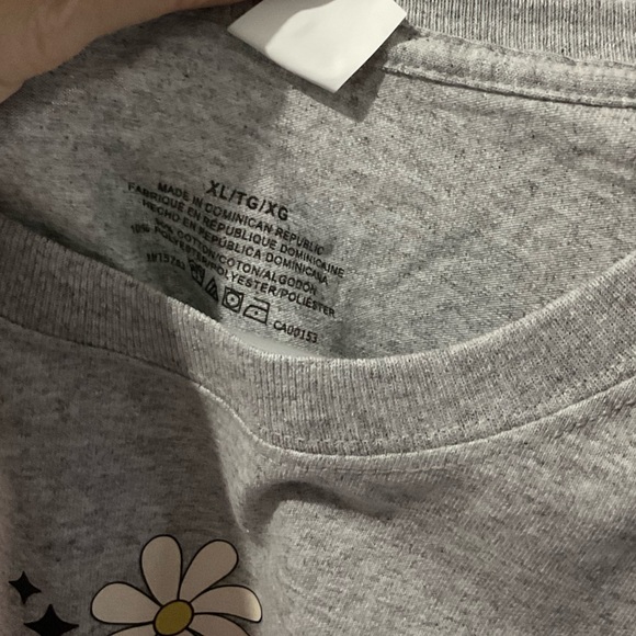 NWOT, Women’s Gray Short Sleeve T-Shirt Size XL Antisocial Colorful Ombré Print - Picture 5 of 6